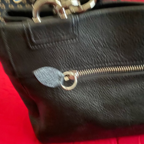 COACH Penelope Carryall 100% AUTHENTIC Color: Black
Leather handbag - Like New - Picture 11 of 16